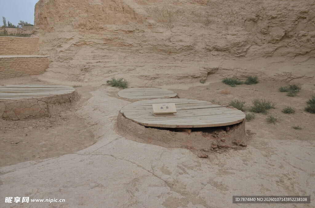 沙漠中的古老石制遗迹