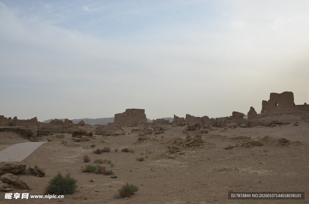 沙漠中的古老遗迹