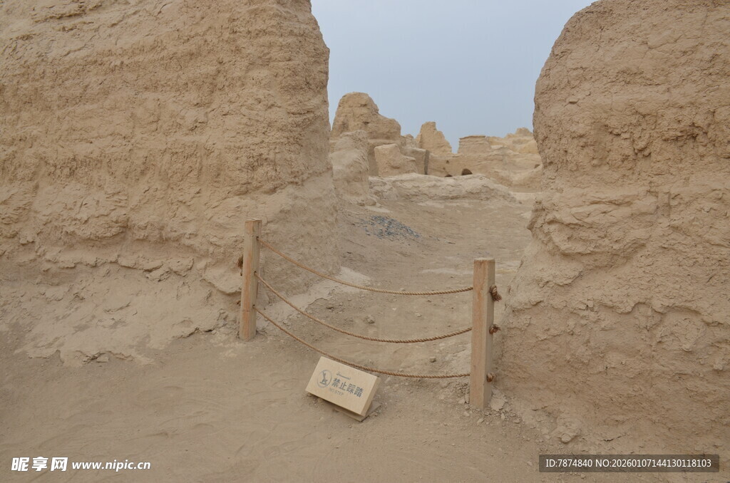 古老沙漠遗迹景观