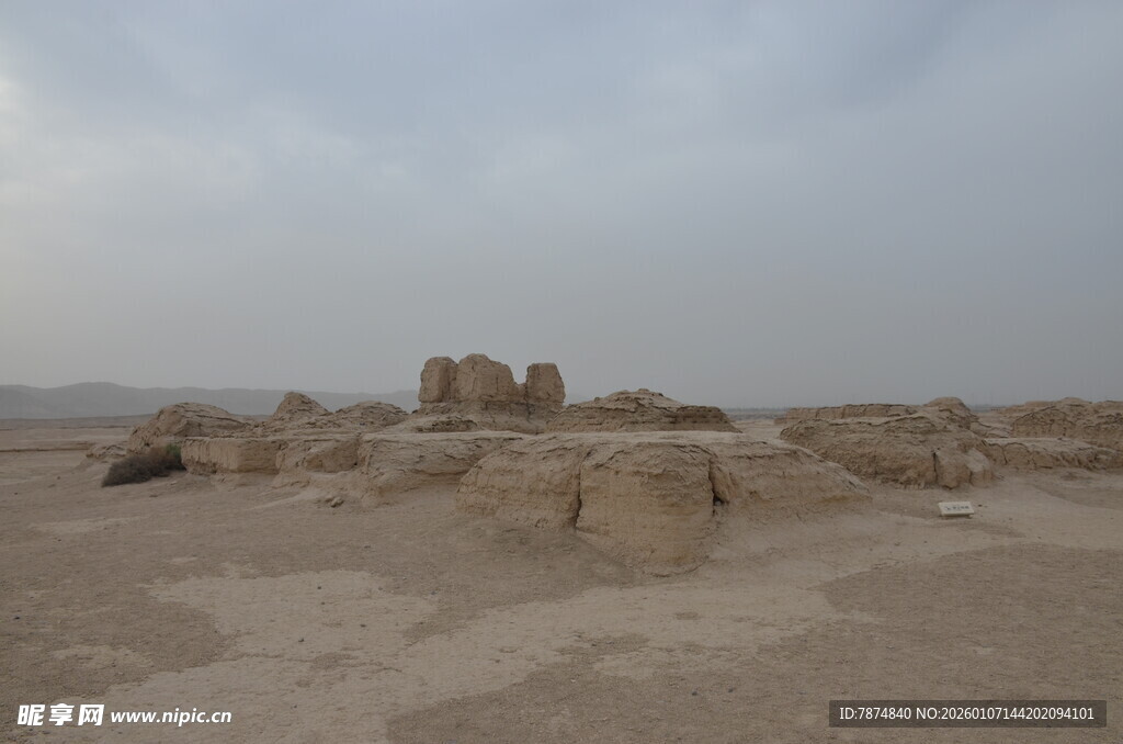 沙漠中的古老遗迹