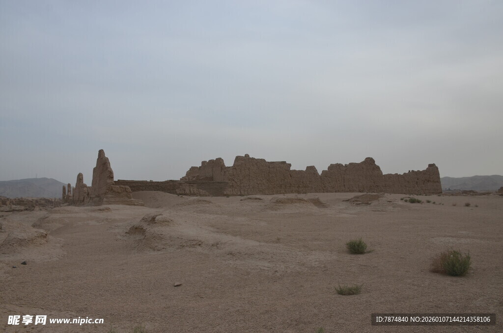 沙漠中的古老遗迹