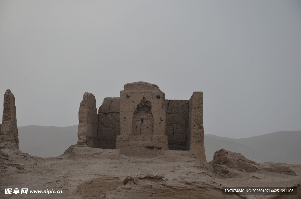 沙漠中的古老遗迹