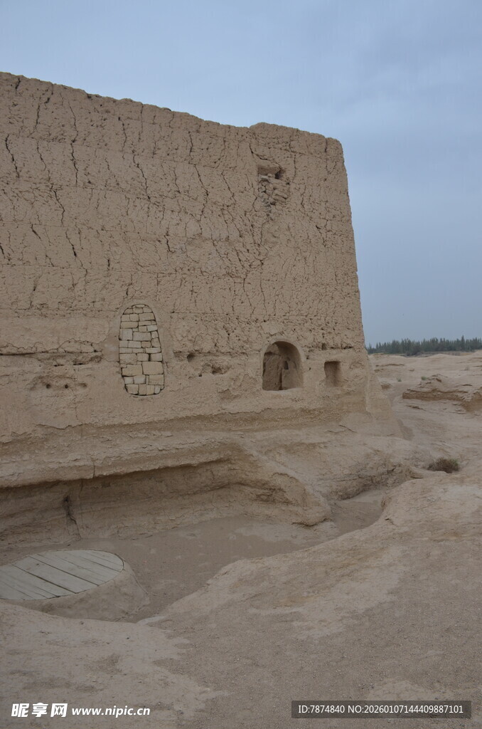 沙漠中的古老土筑建筑