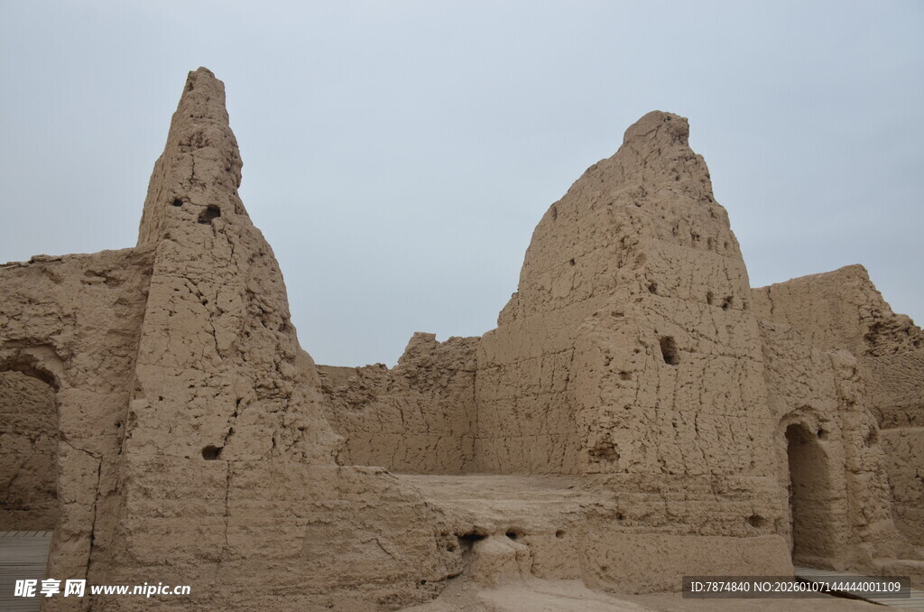 古老土筑遗迹景观