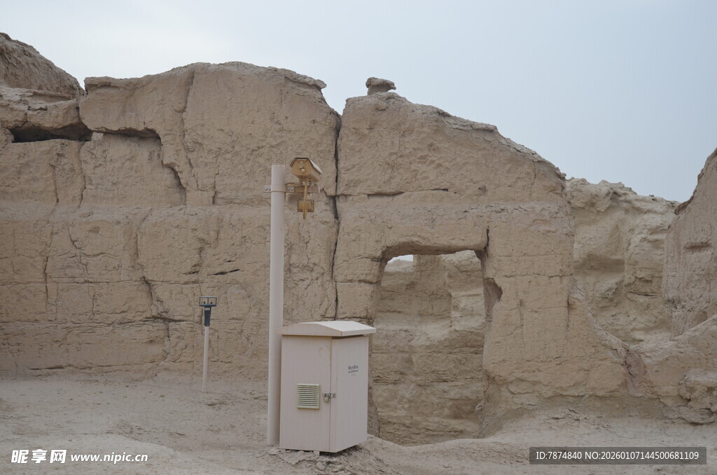 古老遗迹中的神秘物件