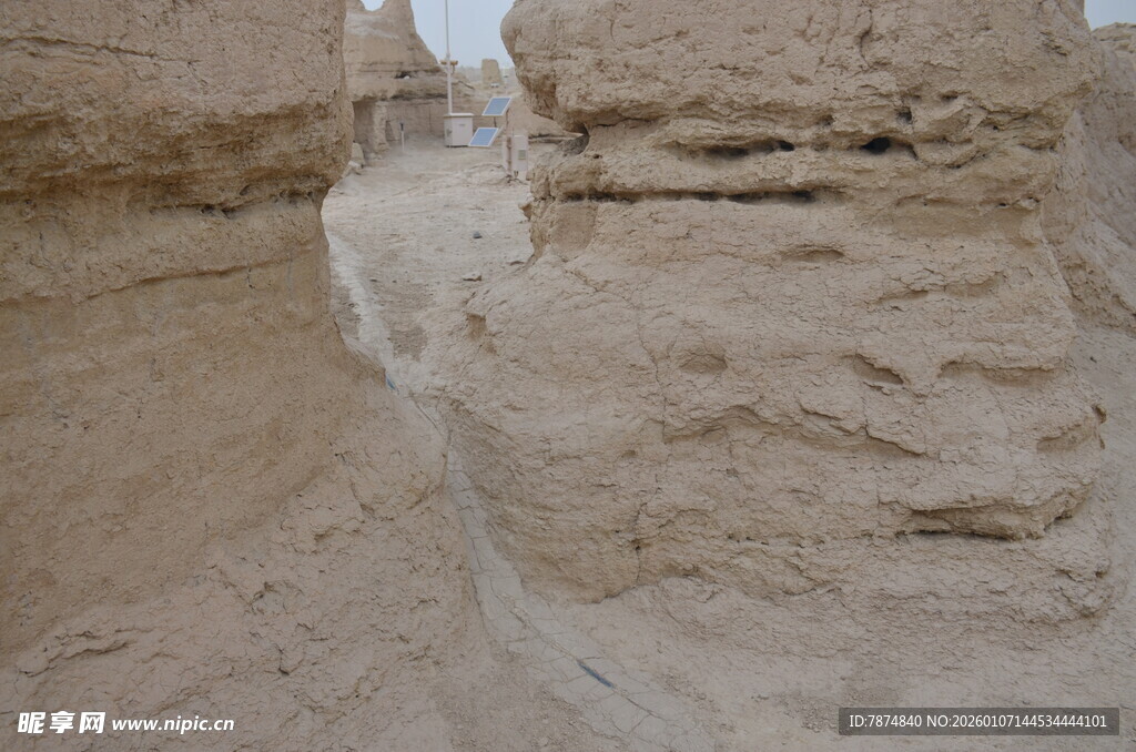 风化的土壁纹理景观