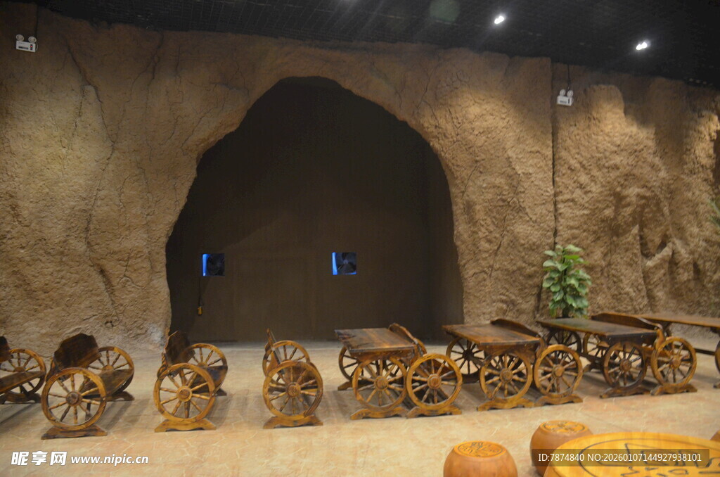 古代洞穴场景展示