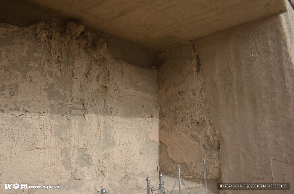 老旧斑驳的室内墙面