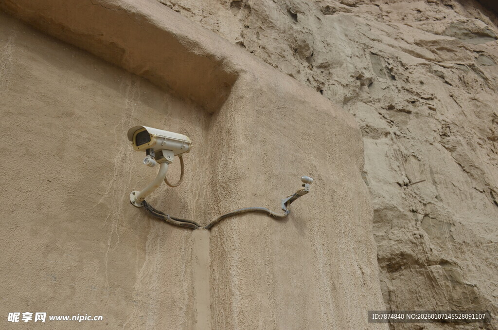 墙上的监控摄像头