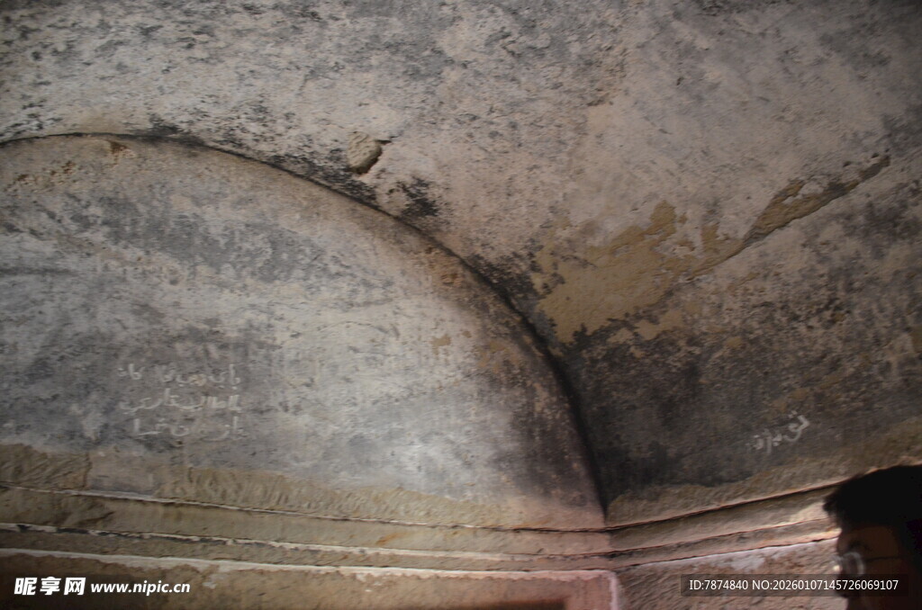 古老拱形石壁纹理特写