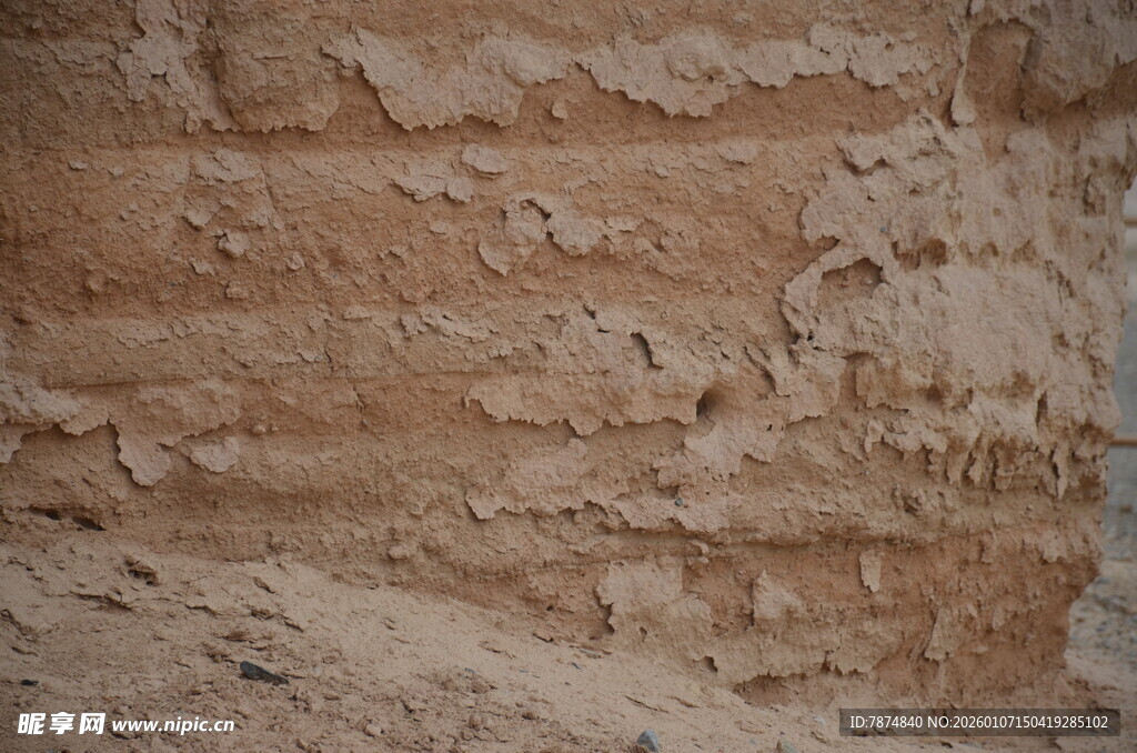 粗糙斑驳的土砖墙纹理