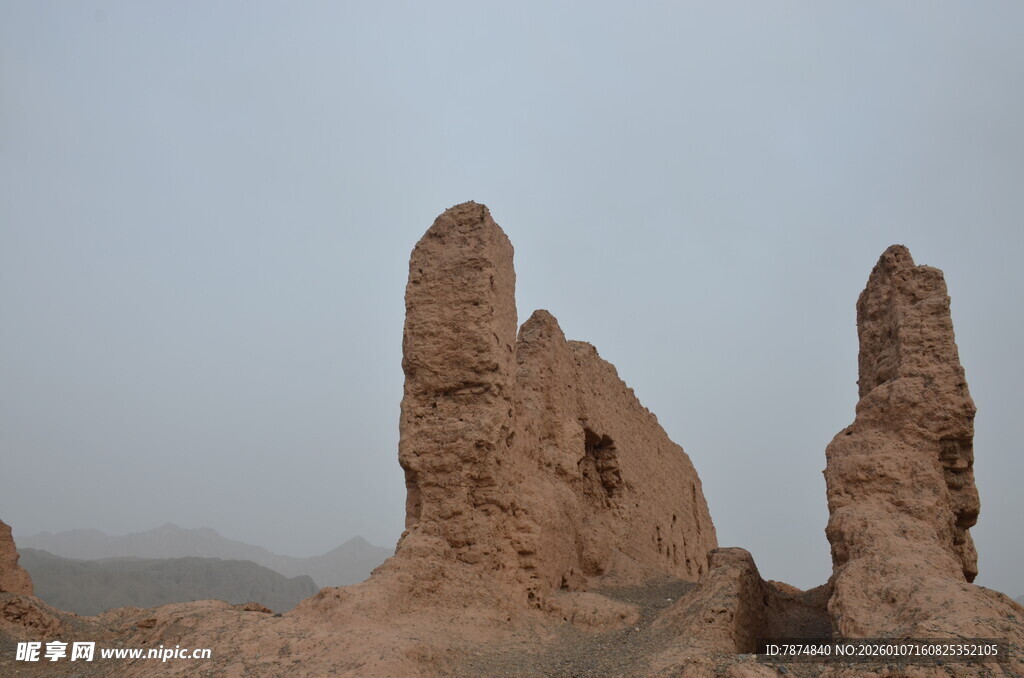 沙漠中的奇特土柱景观