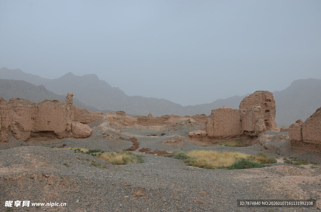 沙漠中的古老遗迹