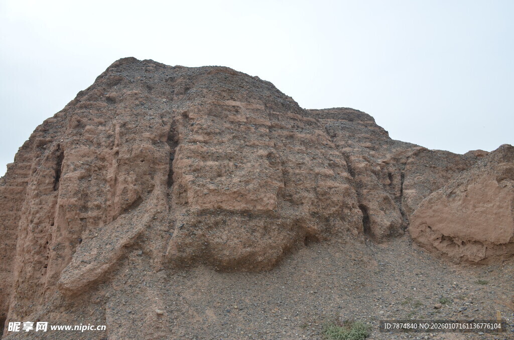 荒凉嶙峋的独特山体景观