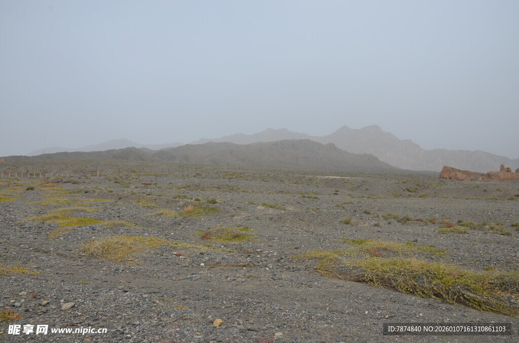 荒凉戈壁景观