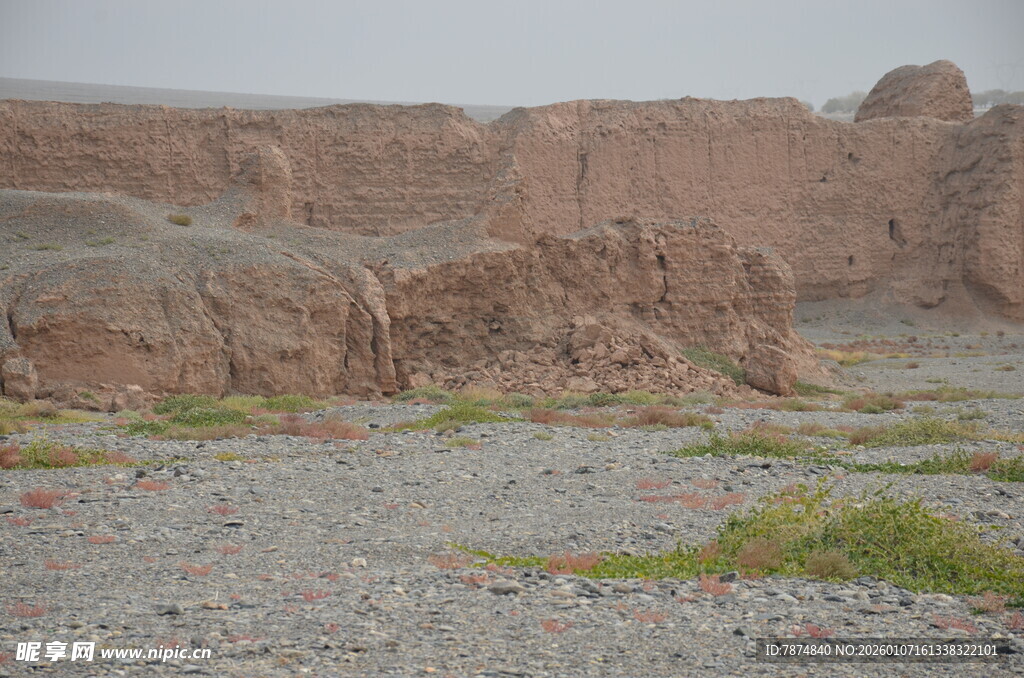 荒凉古城遗址景观