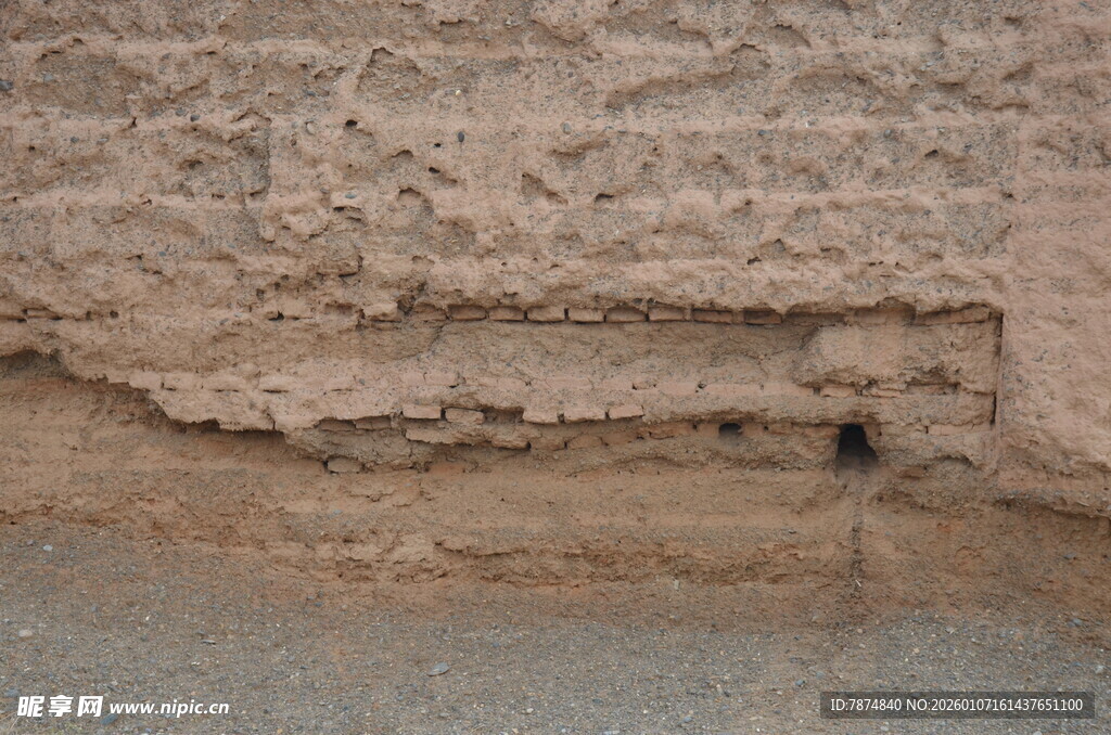 古老土墙的斑驳纹理