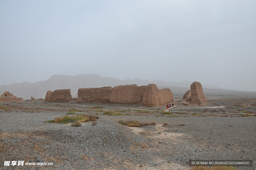 沙漠中的古老遗迹