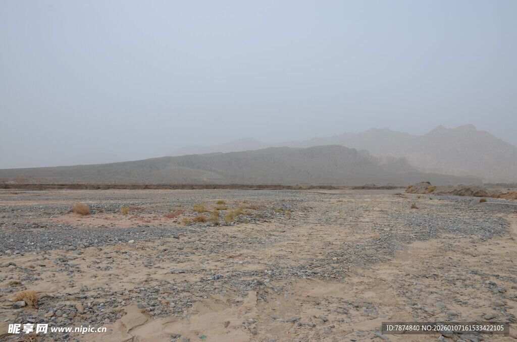 荒凉戈壁景观