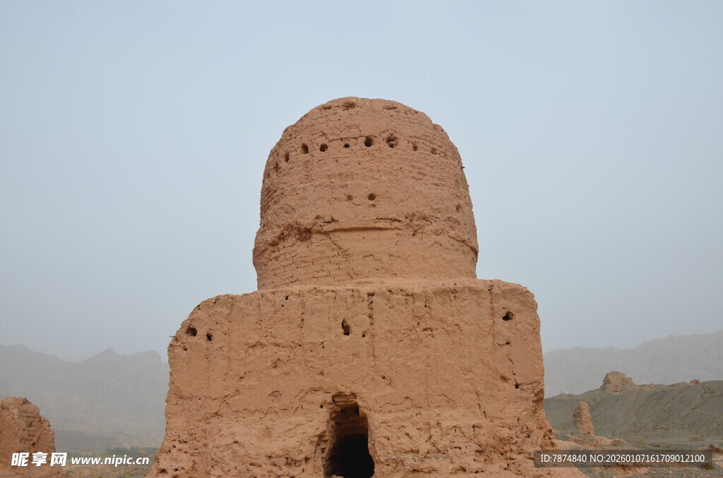 古老神秘的沙漠土塔建筑