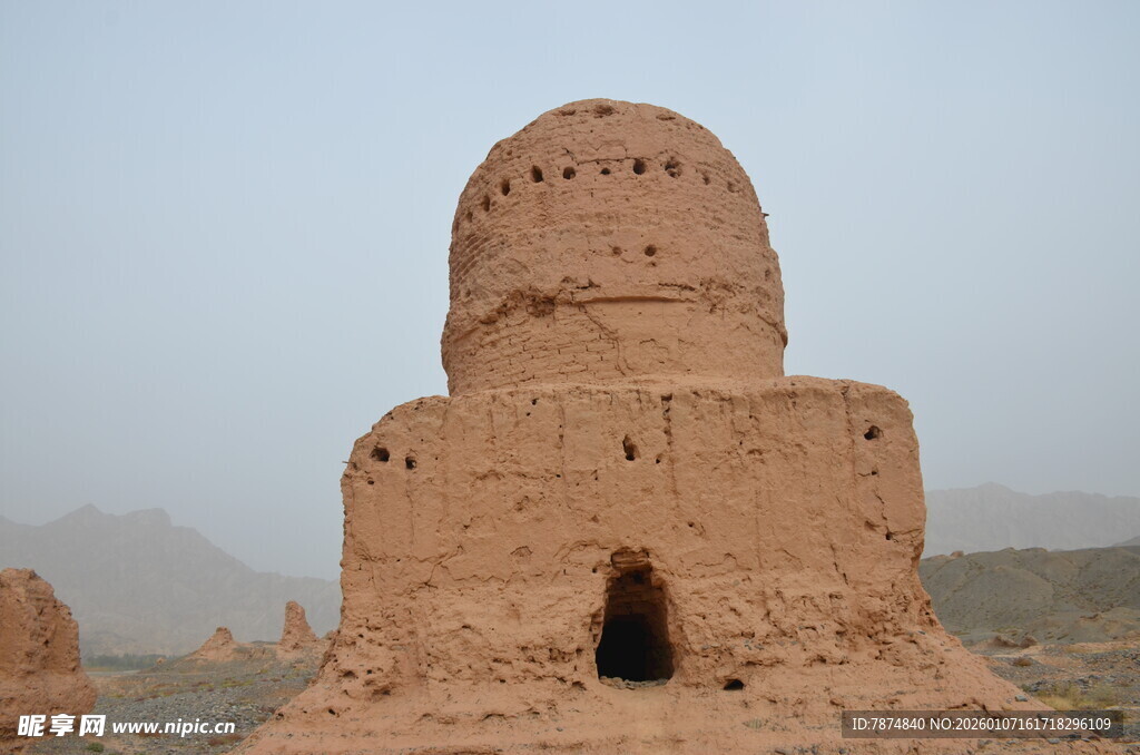 古老神秘的土筑塔遗迹
