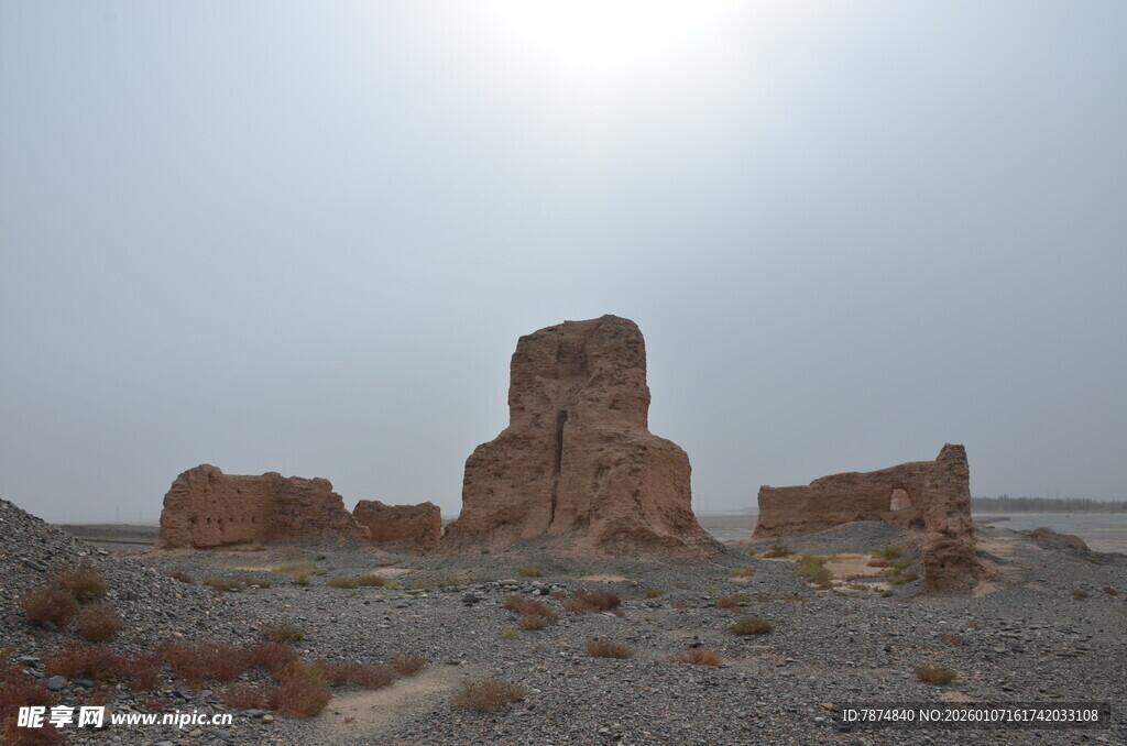 沙漠中的古老遗迹