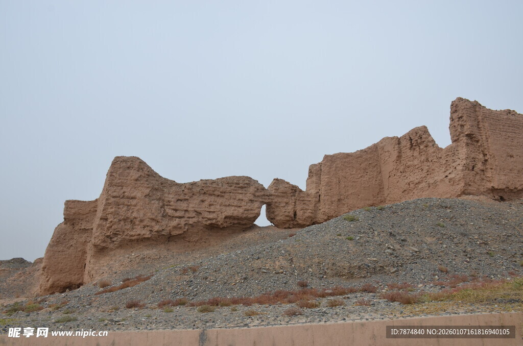 古老壮观的沙漠城堡遗迹