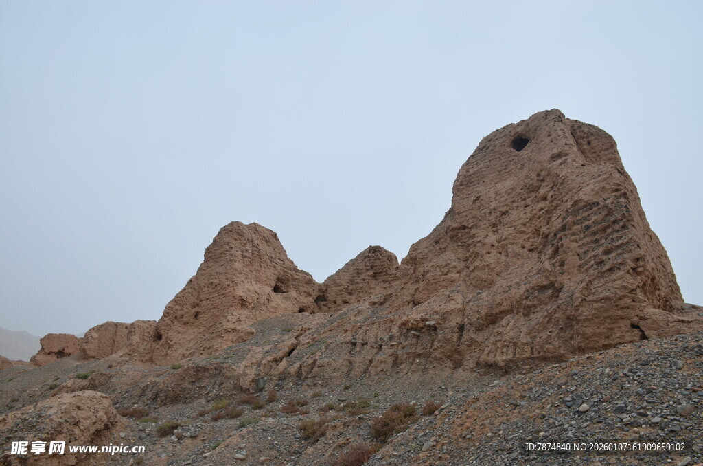沙漠中的奇特岩石景观