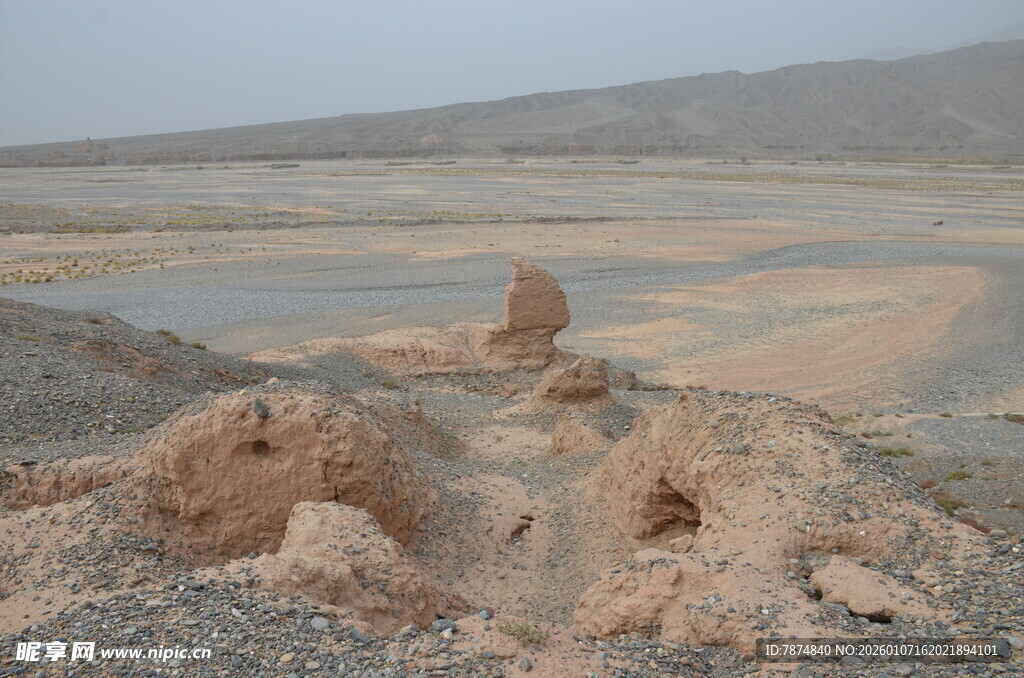 沙漠中的古老遗迹