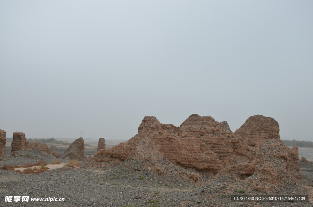 沙漠中的古老遗迹
