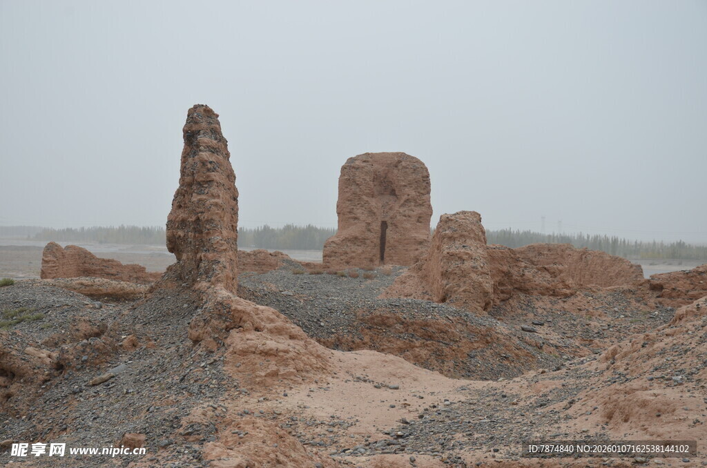沙漠中的古老遗迹
