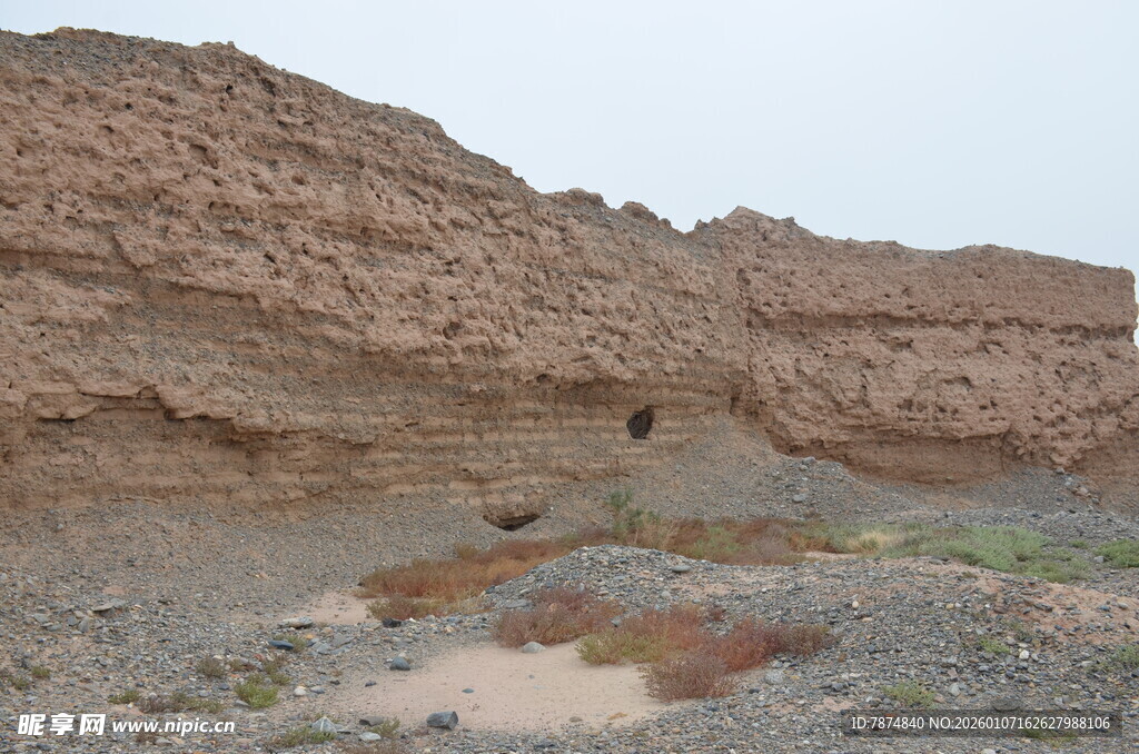 荒凉土崖地貌景观