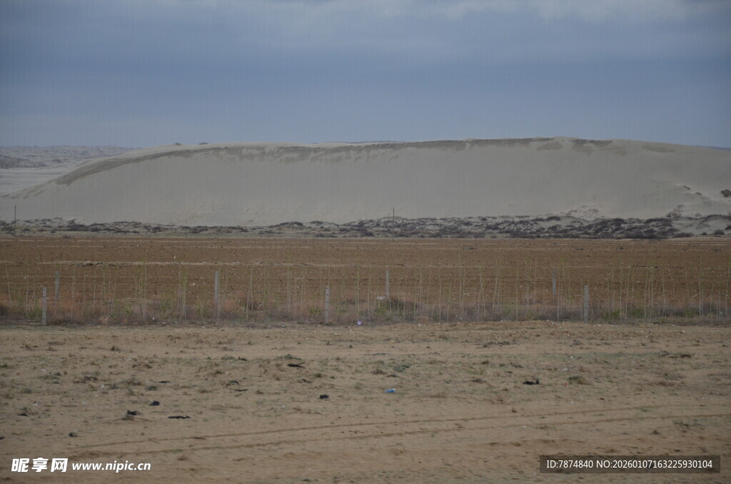 广袤荒凉的原野景观