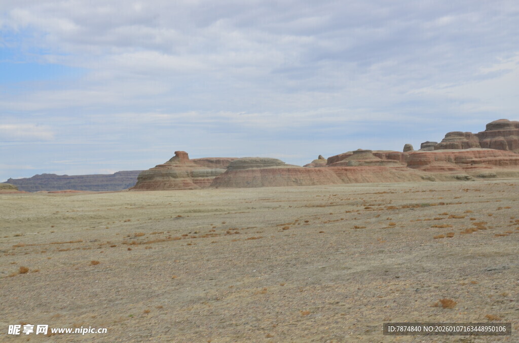 广袤荒漠中的独特地貌