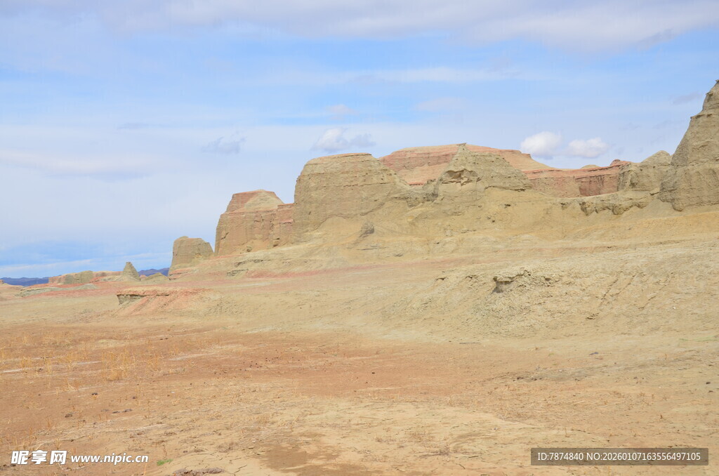 荒凉壮阔的沙漠地貌景观