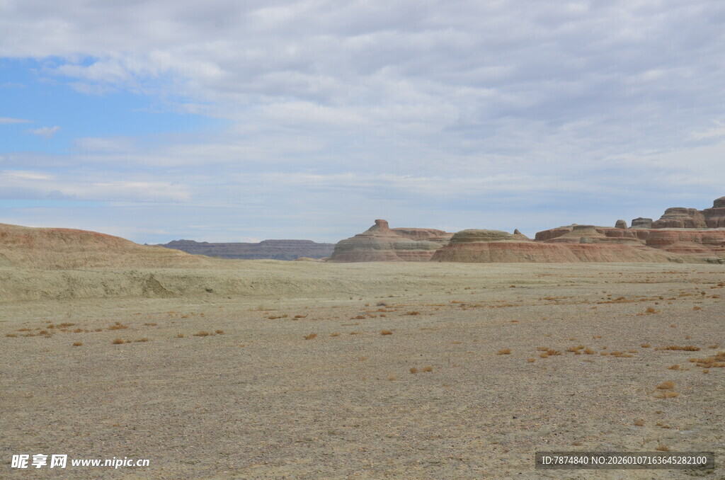 广袤荒凉的沙漠景观