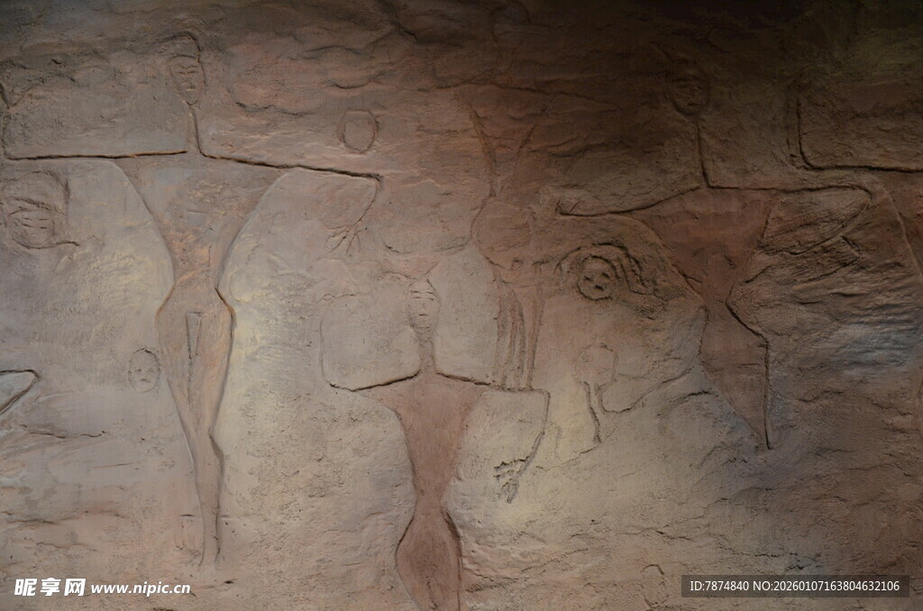 古老岩画中的神秘形象