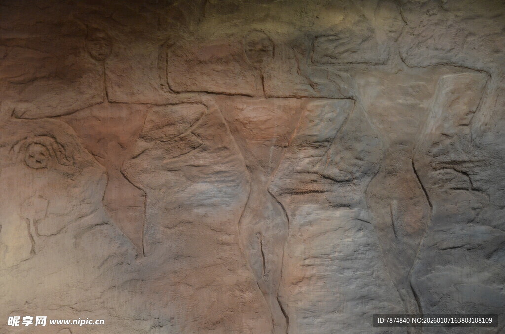 古老石壁上的神秘雕刻