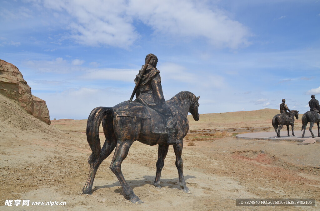 草原骑马雕像景观
