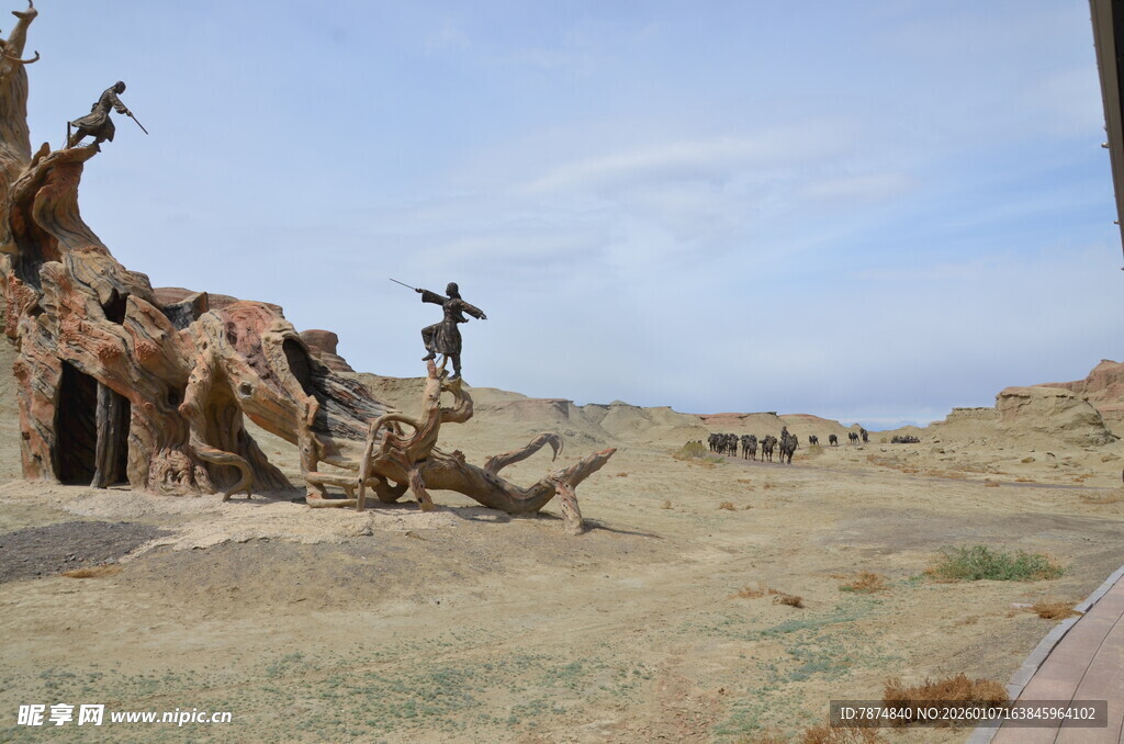 沙漠中的奇特树屋景观