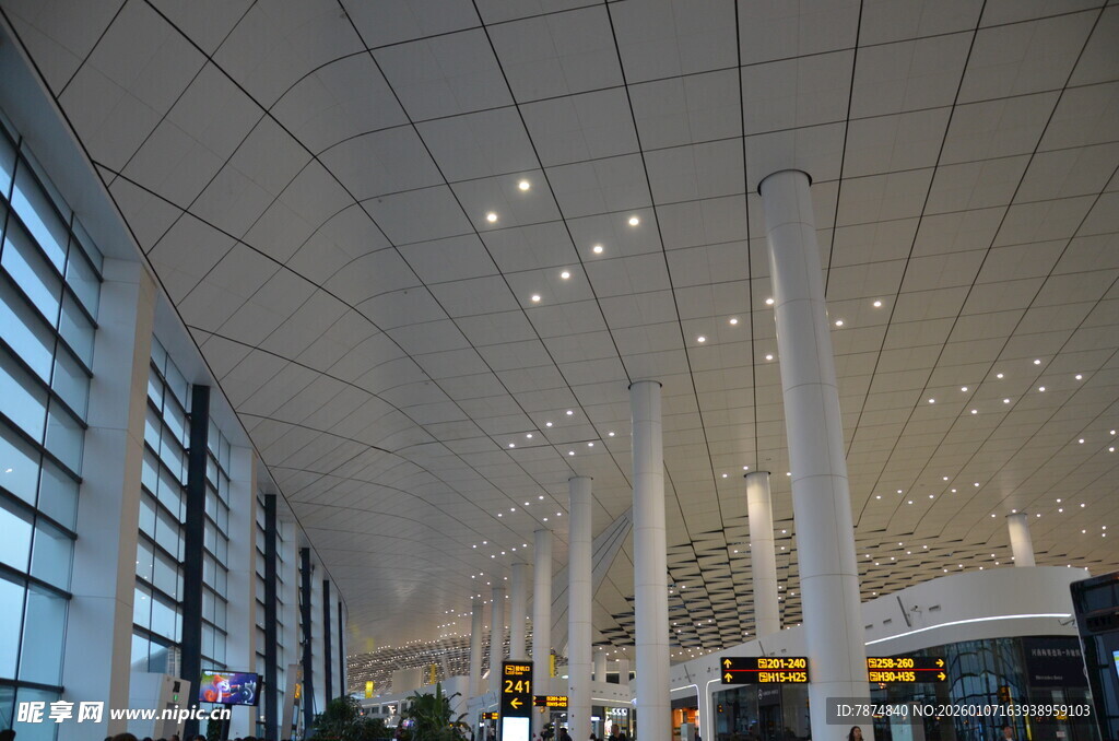 现代机场大厅内部空间