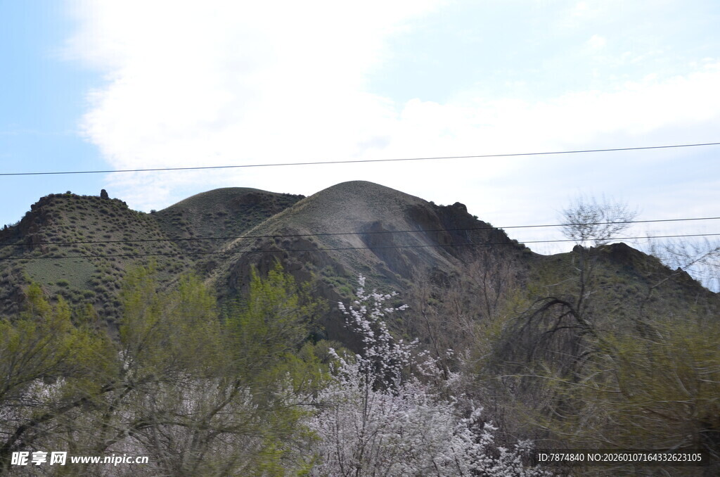 山景风光 植被点缀其间