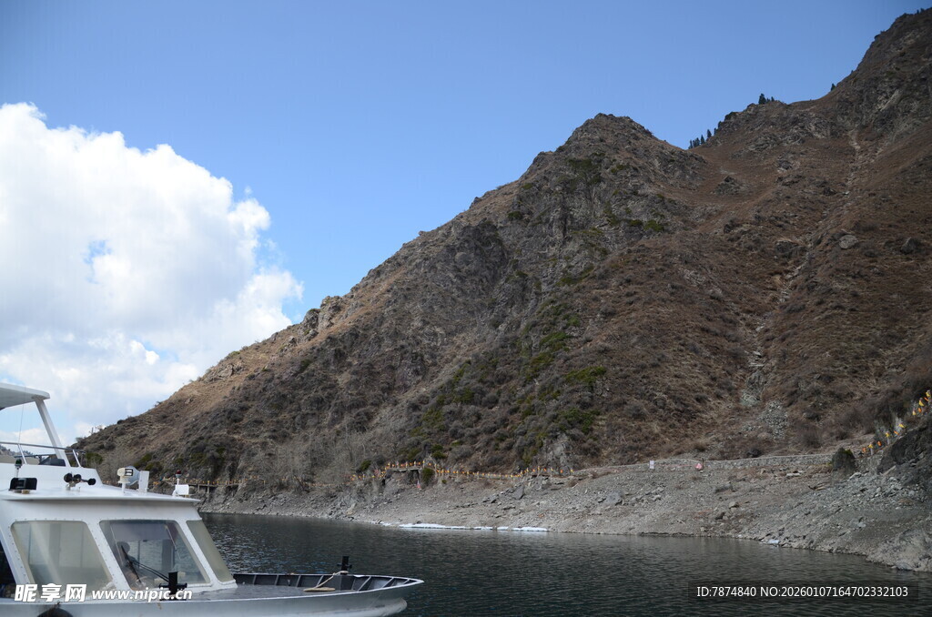 乘船赏山水风光