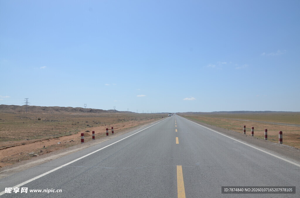 宽阔公路伸向远方