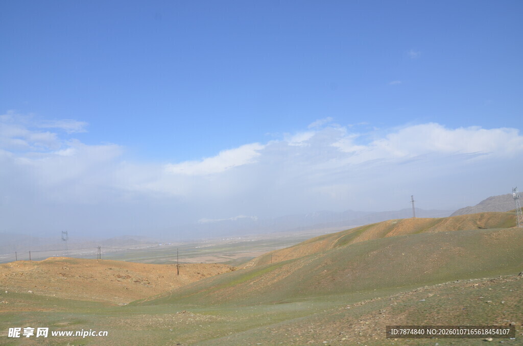 草原蓝天风景图