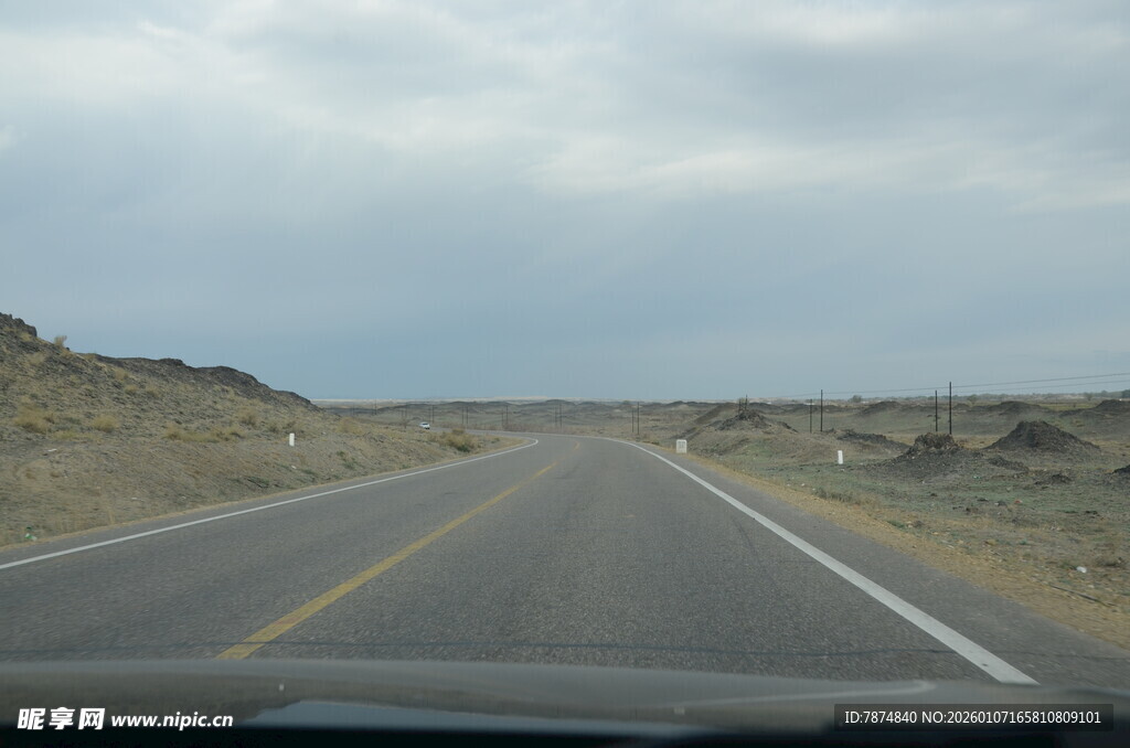 公路驱车视角 旷野风光