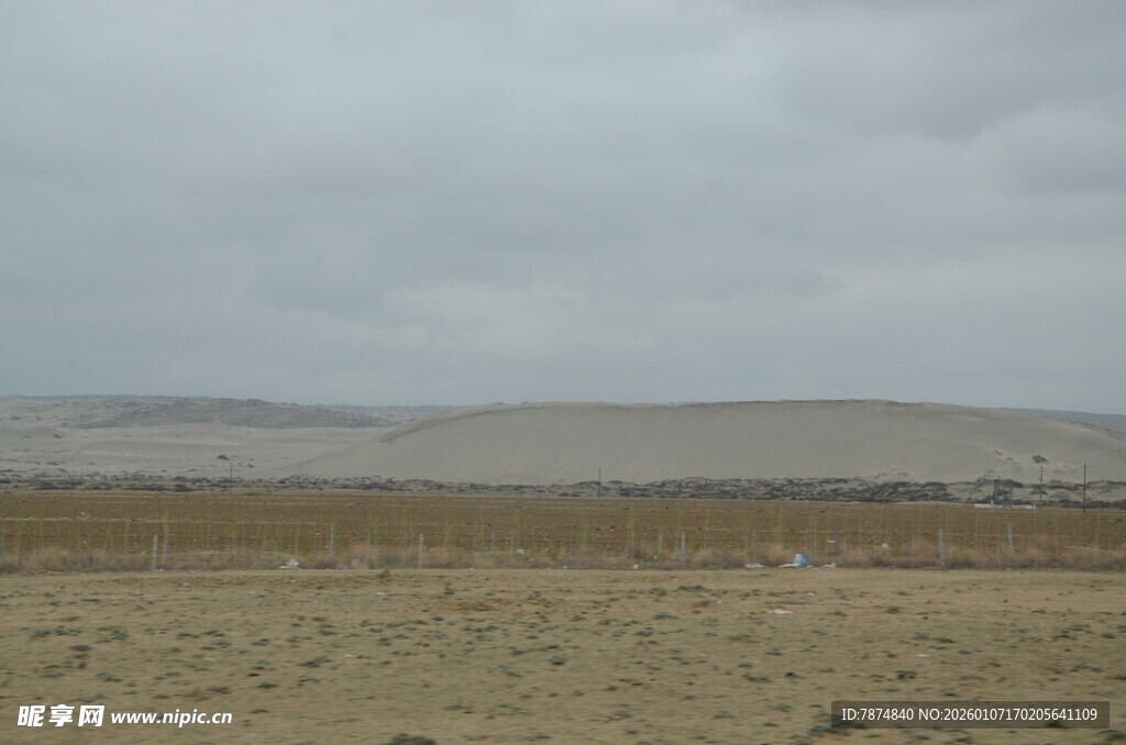 广袤荒凉的开阔原野