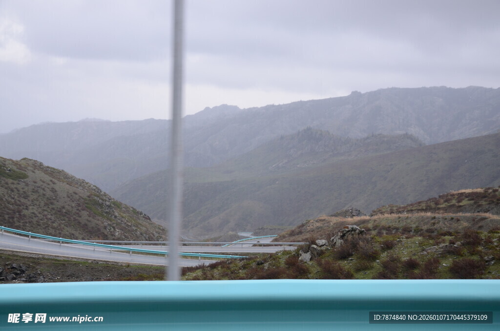 山间高架桥景观