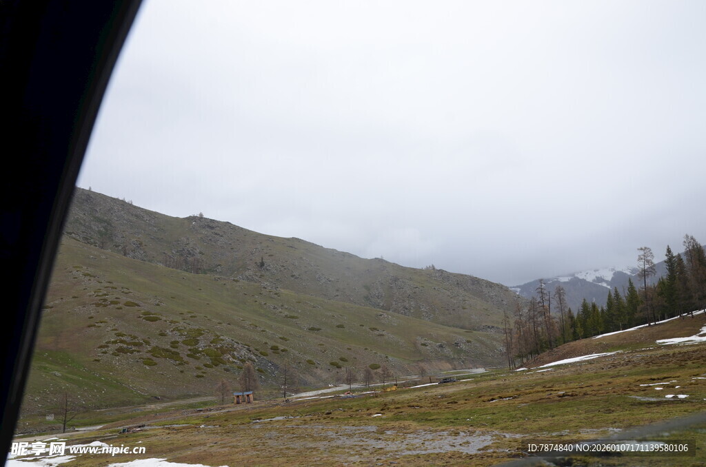 车窗外的山野风光