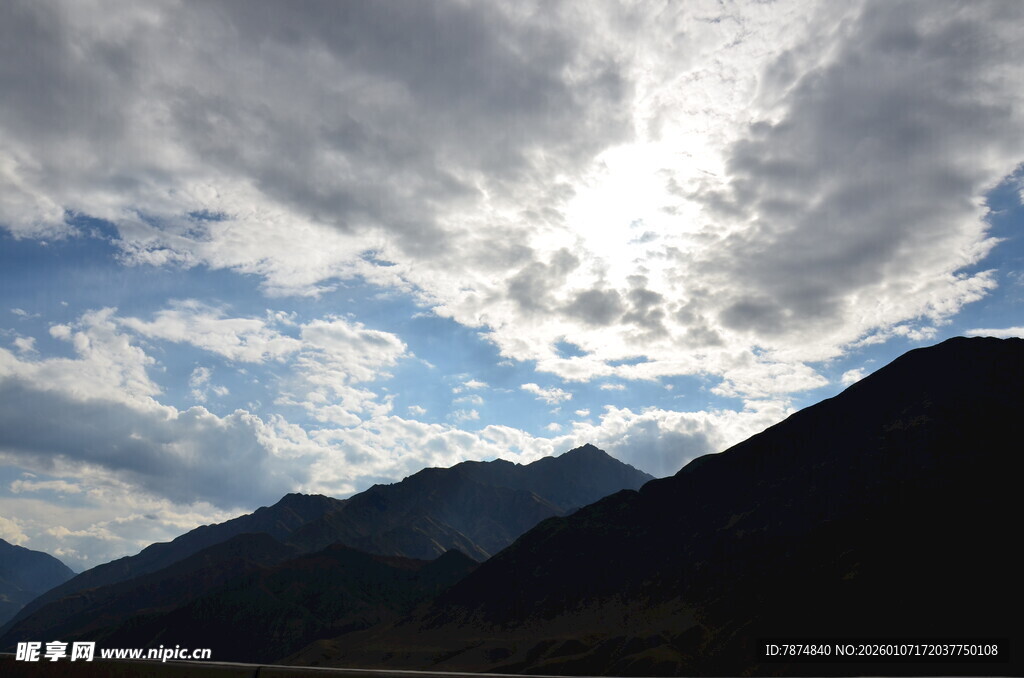 山间云景 天光云影共徘徊